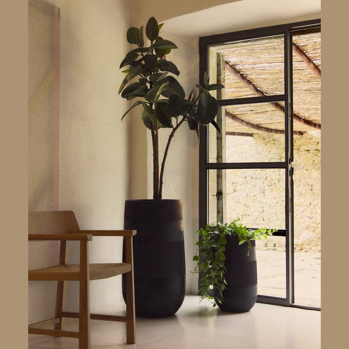 Ensemble de 2 cache-pots Solsona – mise en ambiance extérieure