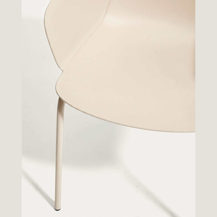Chaise Cardona beige – détail de la finition des pieds