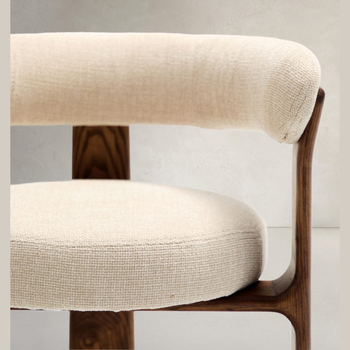 Chaise hévéa noyer et tissu Granite