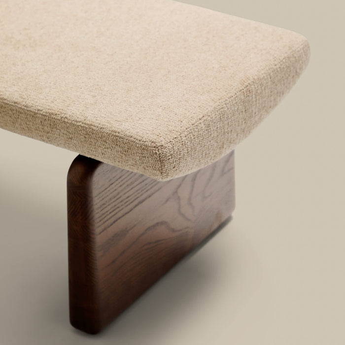 Banc Begur – détail des pieds en frêne finition noyer