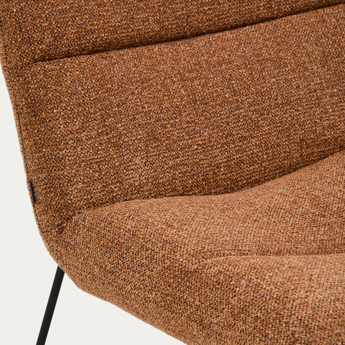 Fauteuil Aria terracotta chenille – détail des pieds en acier