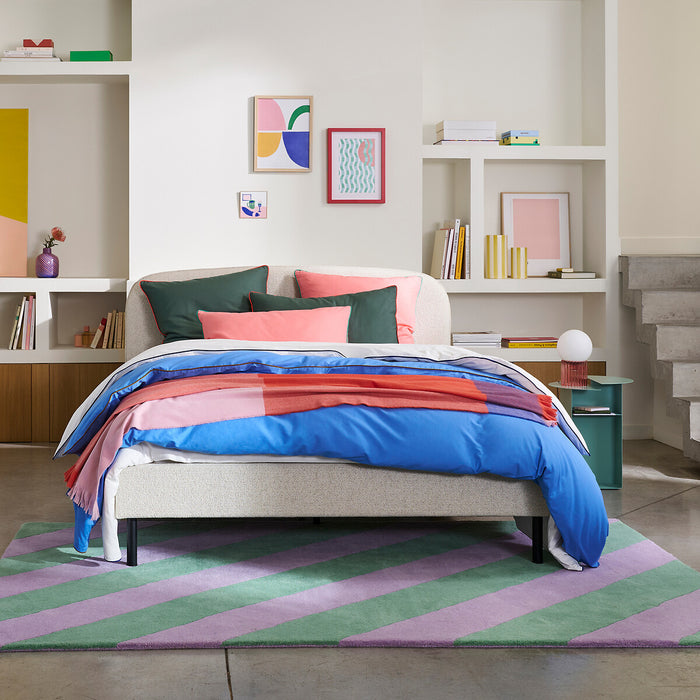 Lit rembourré tissu chiné bois métal Baumain