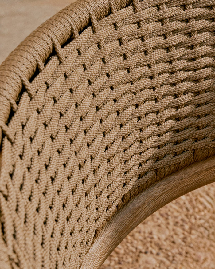 Fauteuil Ordal – ambiance extérieure aux tons naturels