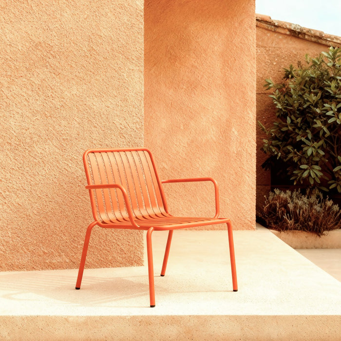 Fauteuil de jardin Gaby en métal orange – vue d'ensemble