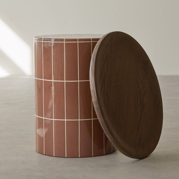 Table d'appoint Georges terracotta – vue de côté du pied effet carrelage